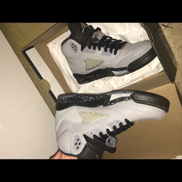 Air jordan wolf grey 5’s
